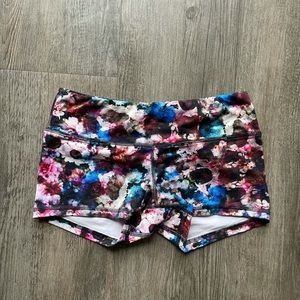 Dark Floral FLEO shorts